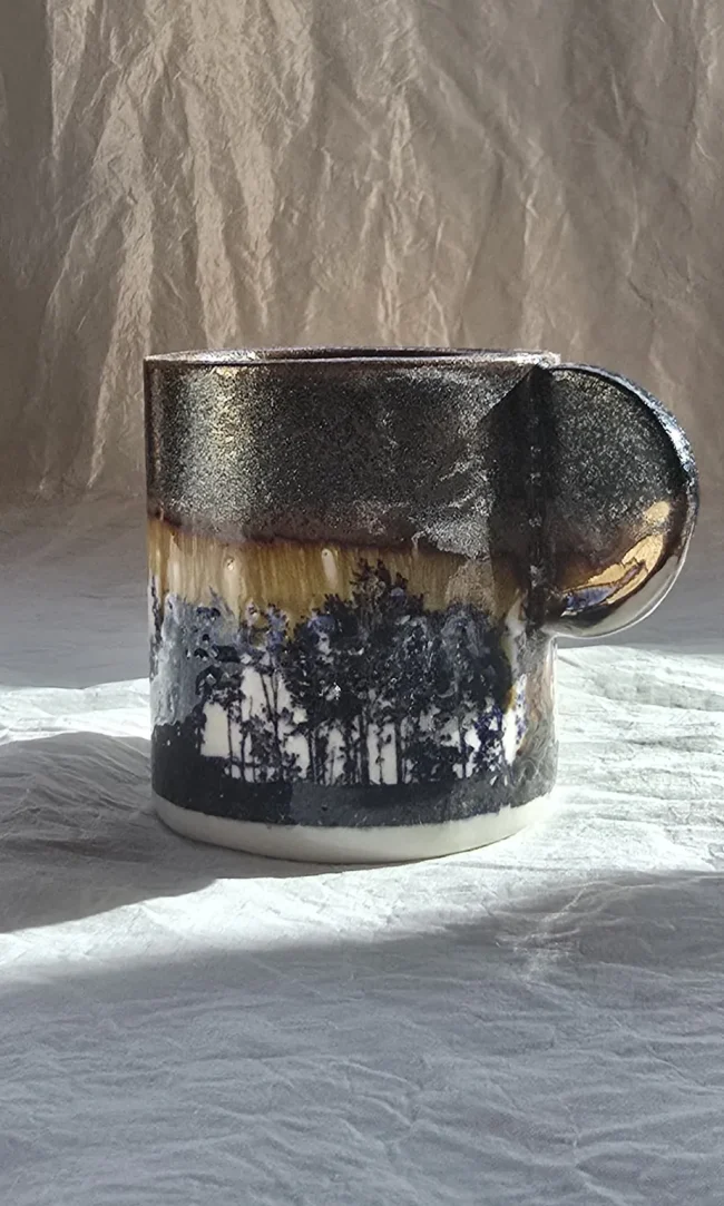 Tasse paysage d'automne