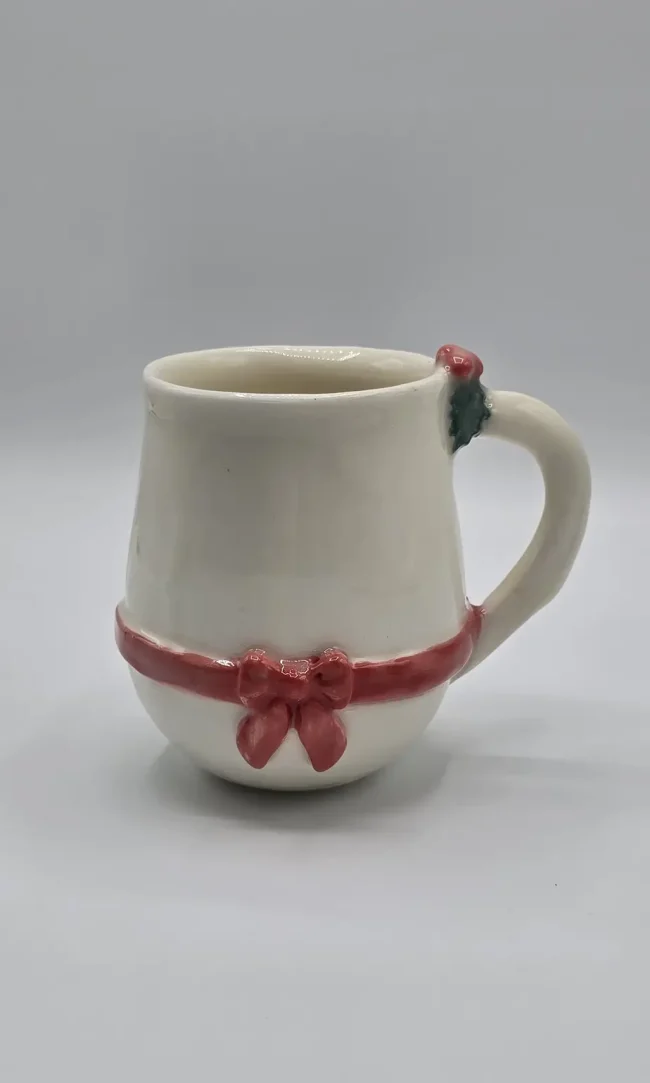 Mug au ruban rouge