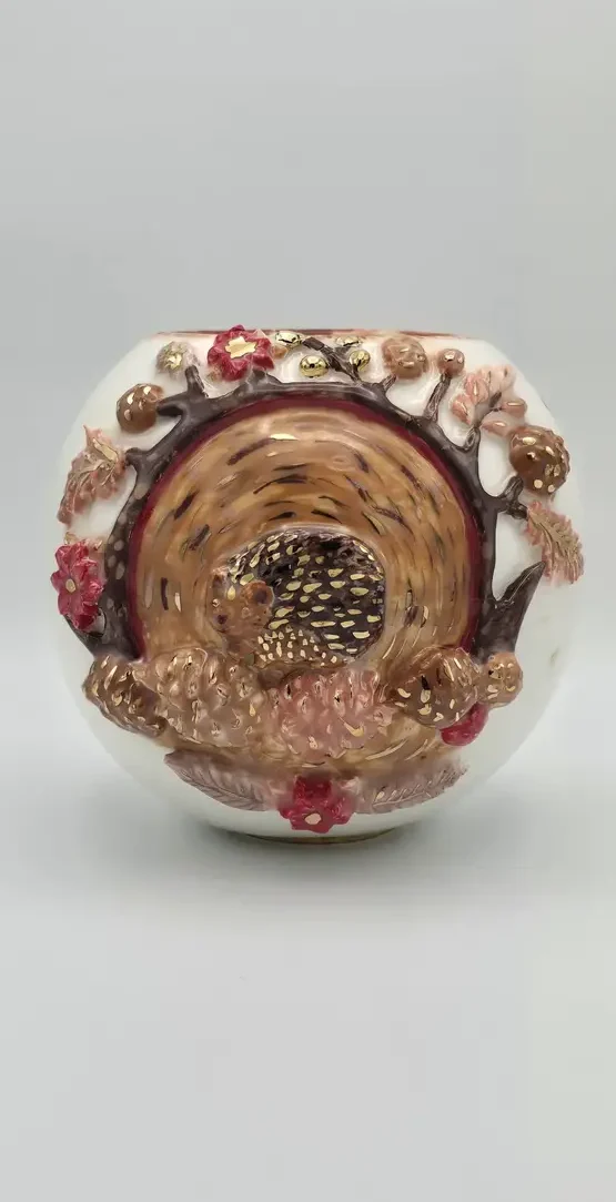 Vase hérisson dans son abri d'hiver